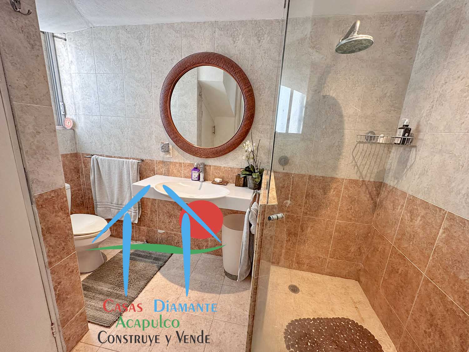 Laureles 1001 - Baño completo 1